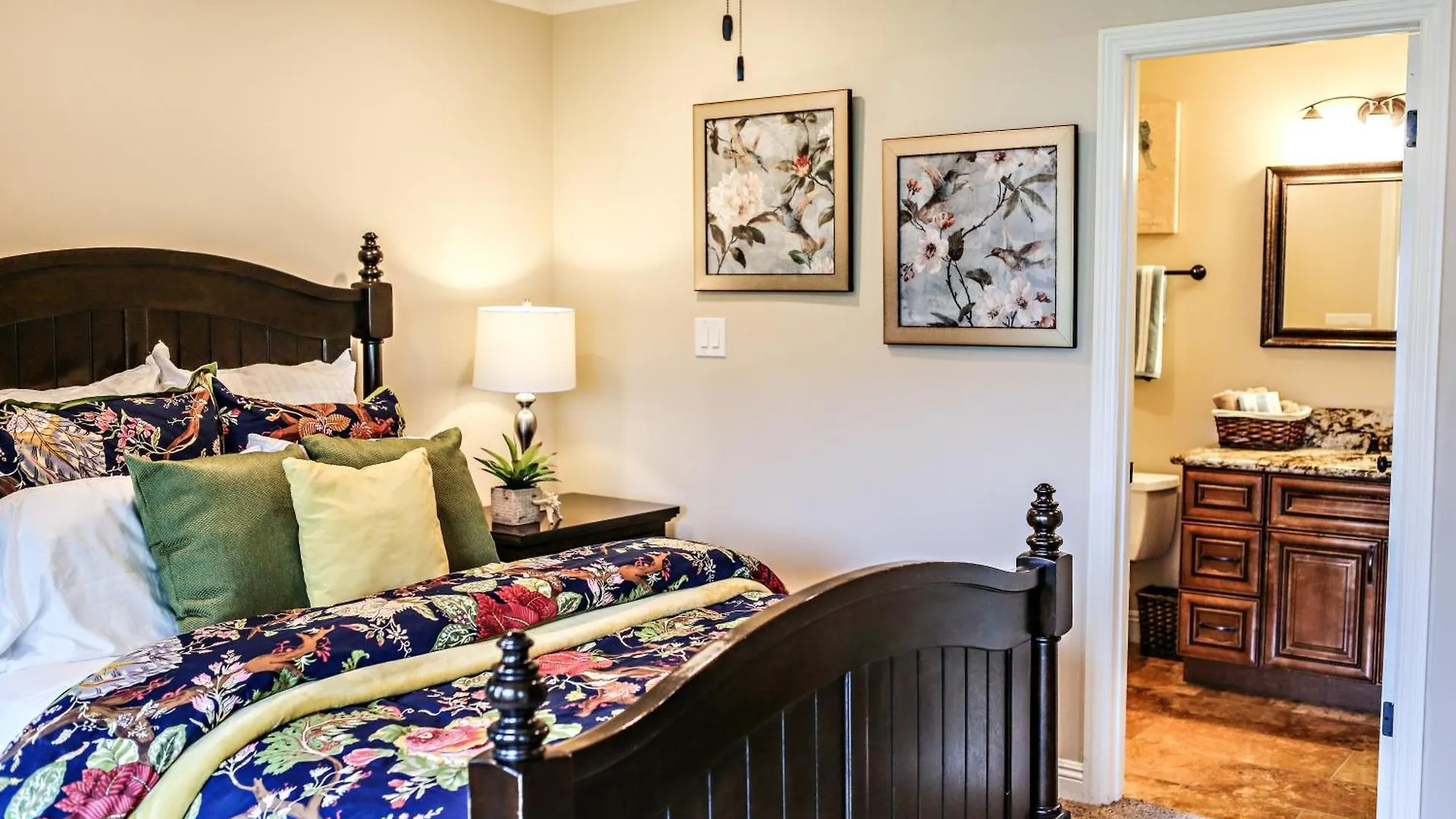 Wonderful 4 Bedroom 3 Bath Pool Home 3/4 Mile To Disney Anaheim 0*,  Amerikai Egyesült Államok