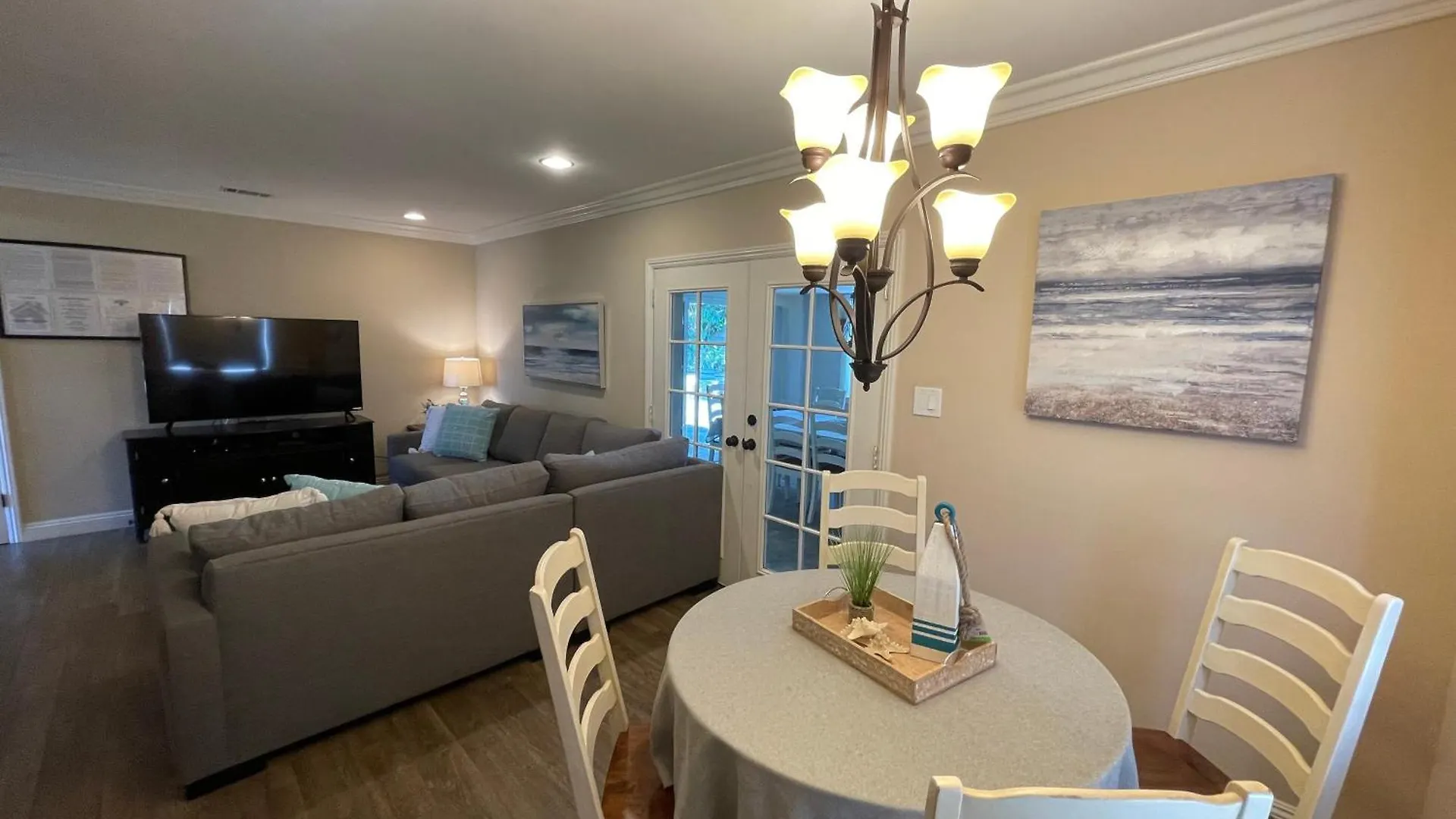 Wonderful 4 Bedroom 3 Bath Pool Home 3/4 Mile To Disney Anaheim Nyaraló